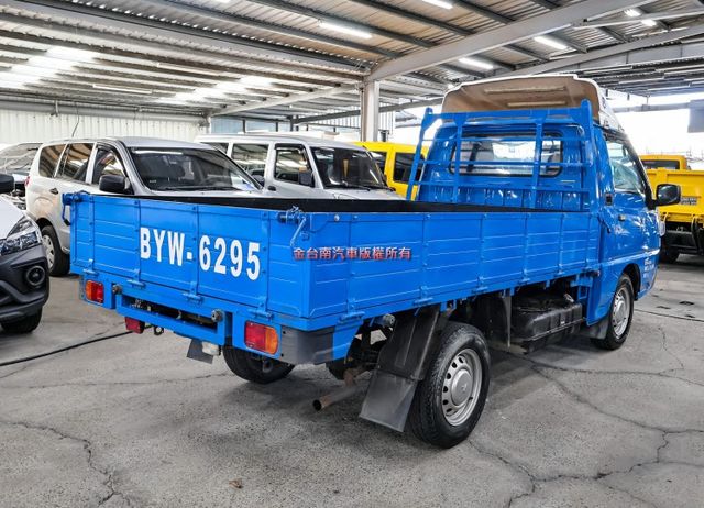 貨框 附全額發票 少跑里程保證 全車原板件 倒車顯影 TCS 車況超好 可全貸 不用殺價就很便宜!  第4張相片