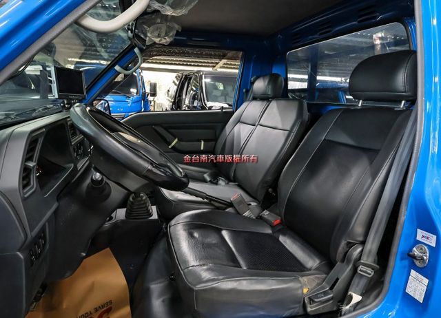 貨框 附全額發票 少跑里程保證 全車原板件 倒車顯影 TCS 車況超好 可全貸 不用殺價就很便宜!  第7張相片