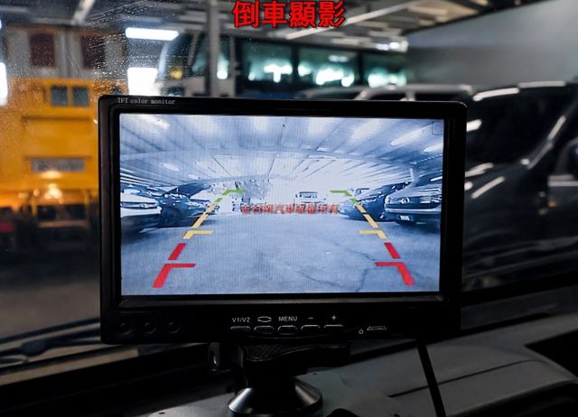 貨框 附全額發票 少跑里程保證 全車原板件 倒車顯影 TCS 車況超好 可全貸 不用殺價就很便宜!  第11張相片