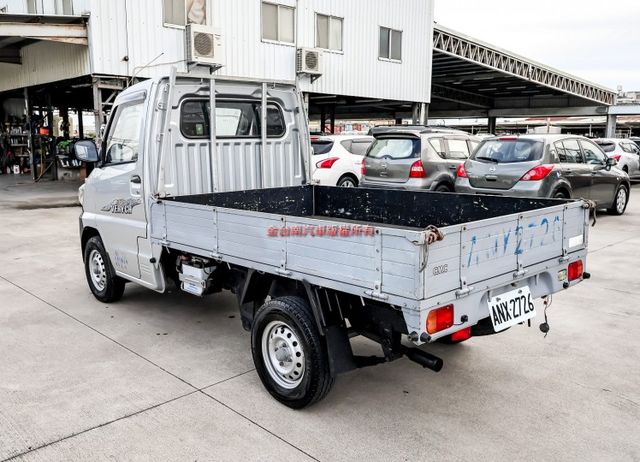 框式 只跑13.7萬 全車原鈑件 音響主機 里程保證 打拼事業好幫手 附全額發票!  第2張相片