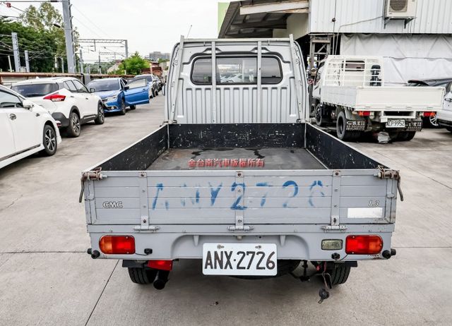 框式 只跑13.7萬 全車原鈑件 音響主機 里程保證 打拼事業好幫手 附全額發票!  第3張相片