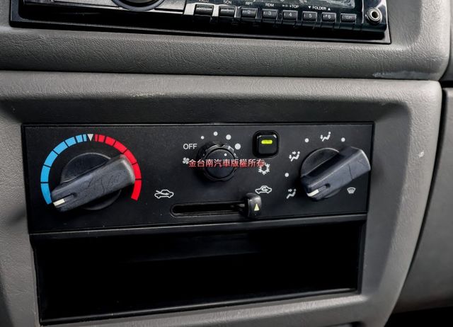 框式 只跑13.7萬 全車原鈑件 音響主機 里程保證 打拼事業好幫手 附全額發票!  第13張相片