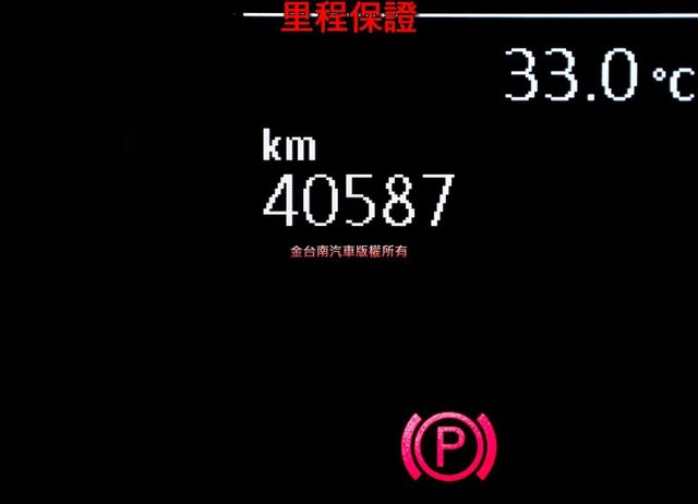 18年式 17/11領 只跑4萬 定速 iKEY 雙區恆溫 影音 車載系統 七安 原鈑件 里程保證 可全貸!  第12張相片