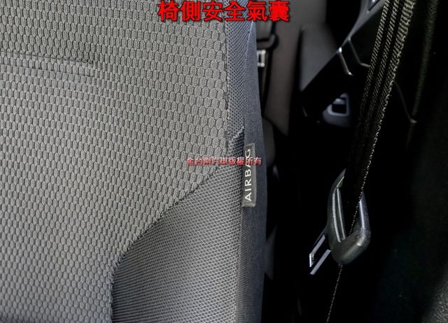 18年式 17/11領 只跑4萬 定速 iKEY 雙區恆溫 影音 車載系統 七安 原鈑件 里程保證 可全貸!  第18張相片