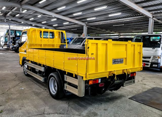 貨框 自手排變速箱 一手車 只跑3.4萬 全車原板件 電動尾門 倒車顯影 原廠保養 附全額發票 可全貸 不用殺價就很便宜  第2張相片