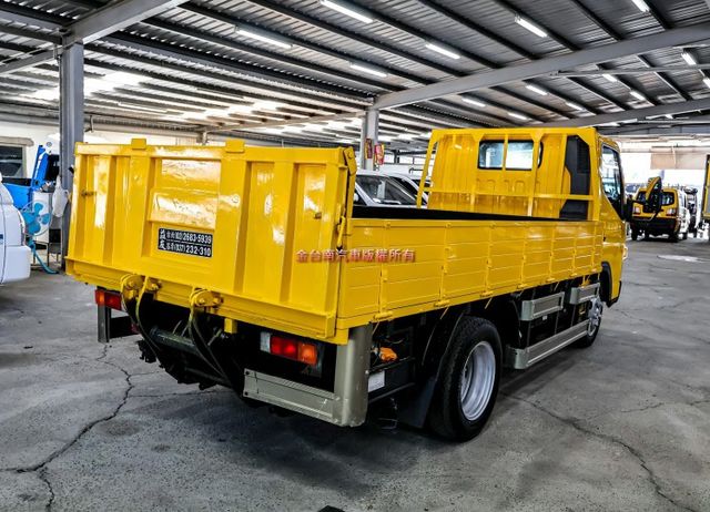貨框 自手排變速箱 一手車 只跑3.4萬 全車原板件 電動尾門 倒車顯影 原廠保養 附全額發票 可全貸 不用殺價就很便宜  第4張相片