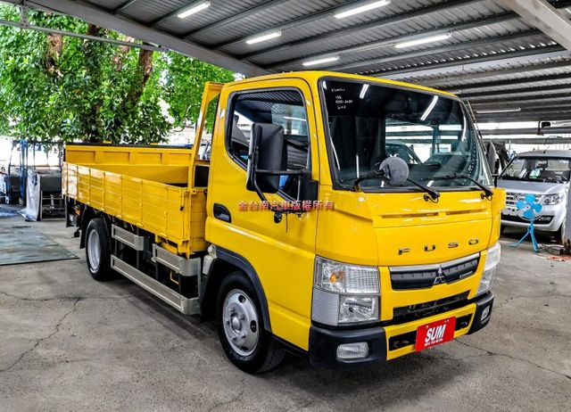 貨框 自手排變速箱 一手車 只跑3.4萬 全車原板件 電動尾門 倒車顯影 原廠保養 附全額發票 可全貸 不用殺價就很便宜  第5張相片