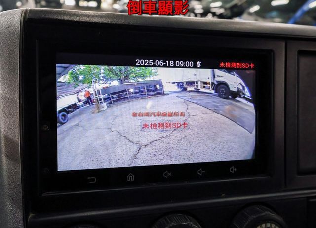 貨框 自手排變速箱 一手車 只跑3.4萬 全車原板件 電動尾門 倒車顯影 原廠保養 附全額發票 可全貸 不用殺價就很便宜  第11張相片