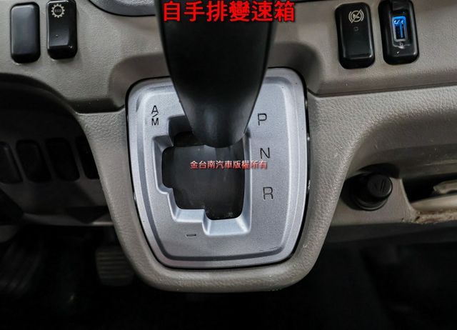 貨框 自手排變速箱 一手車 只跑3.4萬 全車原板件 電動尾門 倒車顯影 原廠保養 附全額發票 可全貸 不用殺價就很便宜  第12張相片