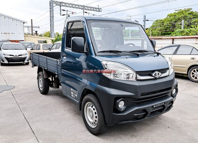 A210 一手只跑2千 自排 載重950KG 貨台長度2,410mm TCS ABS 定速 盲點 附全額發票 可全貸  第5張相片