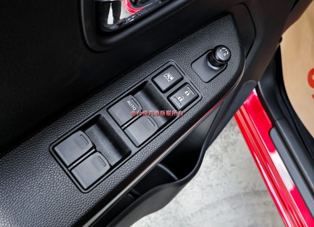 輕油電 都會通勤小車 只跑29KM 根本新車 AEB 車道偏離 車載系統 iKEY 恆溫 全車六安 可全貸!  第10張相片