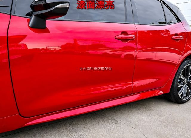 旗艦版 一手車 只跑2.8萬 原廠保養 全車原板件 LV2 電動椅 HUD 18吋鋁圈 快撥 盲點 可全貸!  第6張相片