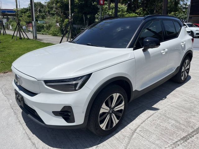 純電頂級版 4WD 408匹 只跑1.9萬 全景天窗 環景 HK音響 車載系統 LV2 一手 原鈑件 滿電續航465KM  第1張相片