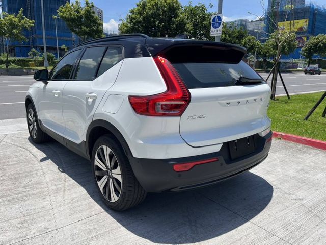 純電頂級版 4WD 408匹 只跑1.9萬 全景天窗 環景 HK音響 車載系統 LV2 一手 原鈑件 滿電續航465KM  第2張相片