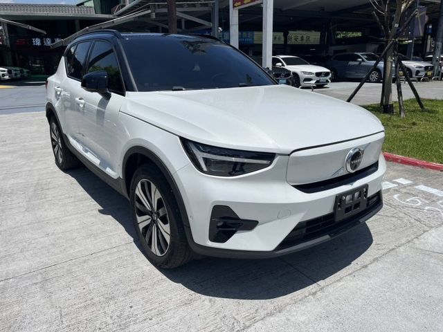 純電頂級版 4WD 408匹 只跑1.9萬 全景天窗 環景 HK音響 車載系統 LV2 一手 原鈑件 滿電續航465KM  第5張相片