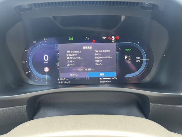 純電頂級版 4WD 408匹 只跑1.9萬 全景天窗 環景 HK音響 車載系統 LV2 一手 原鈑件 滿電續航465KM  第11張相片