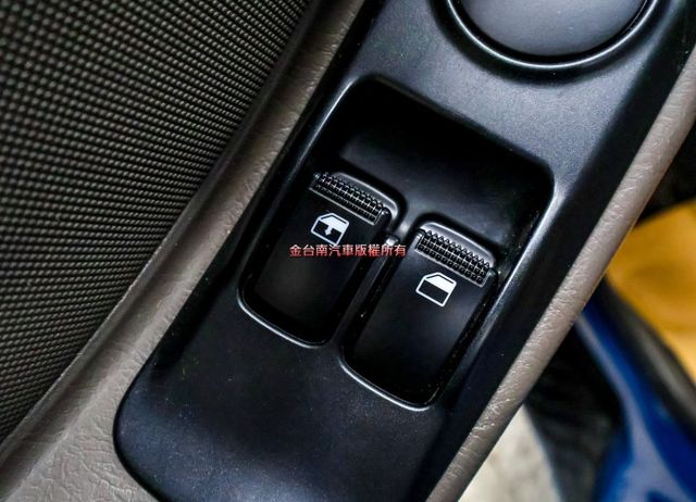 自排 框式 花板 9.6呎 只跑4.1萬 一手車 原鈑件 TCS ABS 倒車顯影 附全額發票 里程保證 打拼事業好幫手  第9張相片