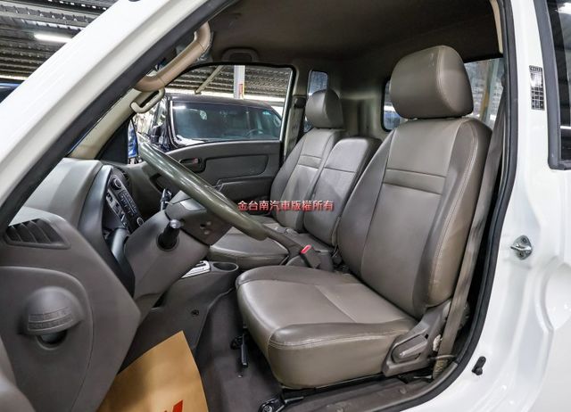 大單廂 自排 TCS  一手車 只跑4.1萬 里程保證 附全額發票 可全貸 事業打拼好幫手!  第8張相片