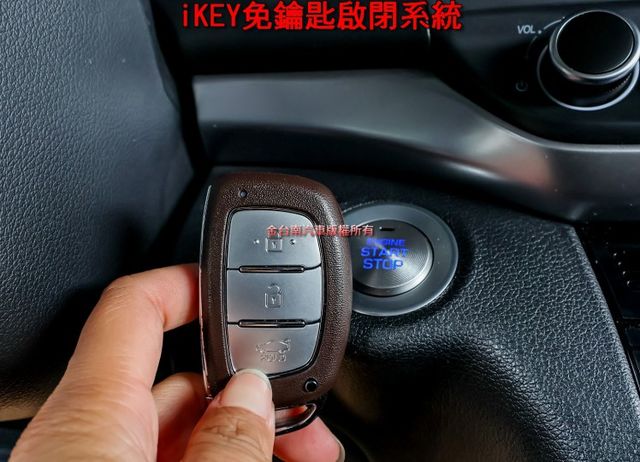 21年式 10月出廠 豪華版 只跑7.7萬 ACC AEB 車道偏離 雙區恆溫 影音 衛星導航 iKEY 一手 原鈑件  第15張相片