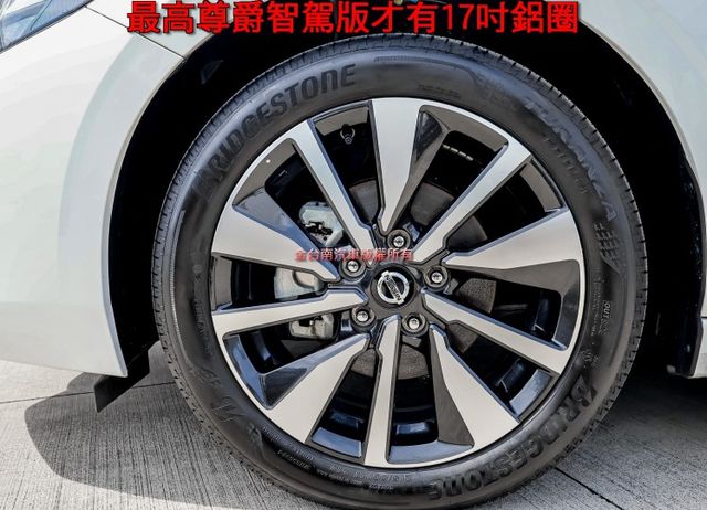 尊爵智駕版 只跑1.3萬 17吋鋁圈 前後雙雷達 環景 ACC AEB 車道偏離 盲點 iKEY 六安 一手車 原鈑件  第7張相片