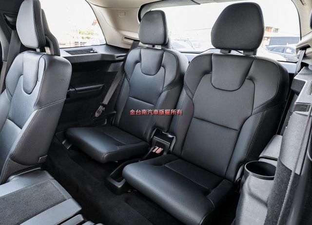 B5M 12月出厰22年領牌 一手原板件 AWD 全景天窗 雙記憶椅 250匹馬力 LV2 環景 車載系統 可全貸!  第10張相片