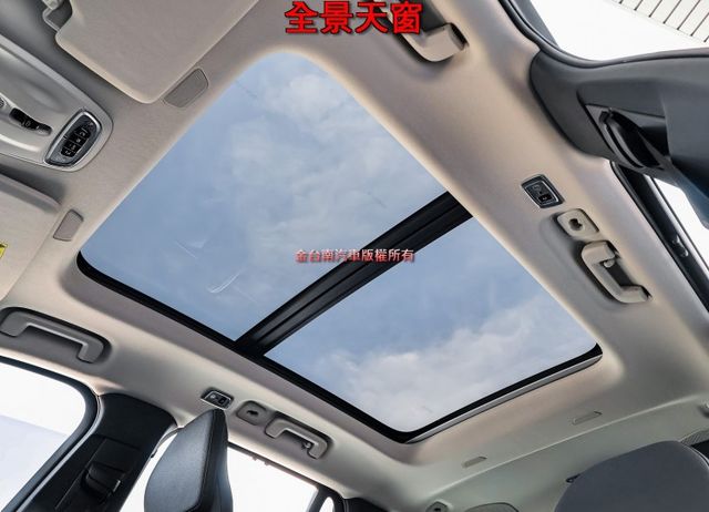 B5M 12月出厰22年領牌 一手原板件 AWD 全景天窗 雙記憶椅 250匹馬力 LV2 環景 車載系統 可全貸!  第12張相片