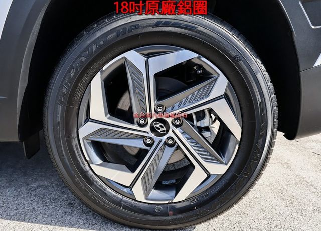 GLT-B 汽油旗艦 一手只跑1.8萬 全景天窗 電動椅 ACC 車道維持 車載系統 環景 電動尾門 原板件 可全貸!  第7張相片