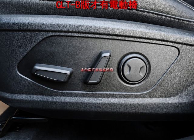 GLT-B 汽油旗艦 一手只跑1.8萬 全景天窗 電動椅 ACC 車道維持 車載系統 環景 電動尾門 原板件 可全貸!  第10張相片