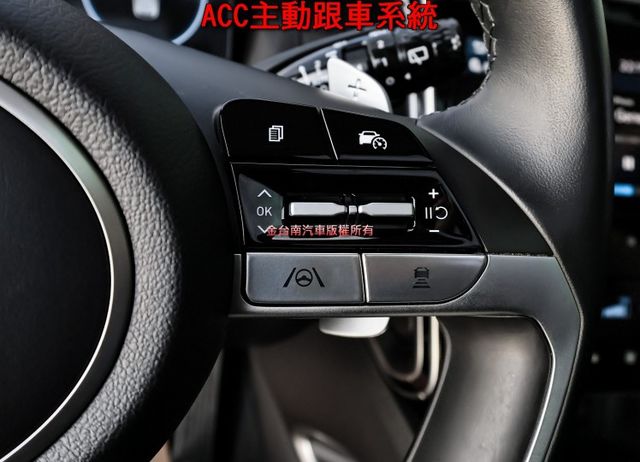 GLT-B 汽油旗艦 一手只跑1.8萬 全景天窗 電動椅 ACC 車道維持 車載系統 環景 電動尾門 原板件 可全貸!  第13張相片