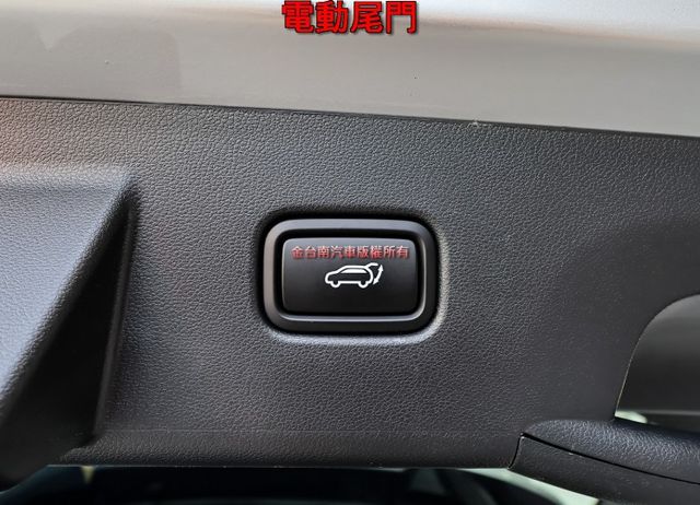 GLT-B 汽油旗艦 一手只跑1.8萬 全景天窗 電動椅 ACC 車道維持 車載系統 環景 電動尾門 原板件 可全貸!  第19張相片