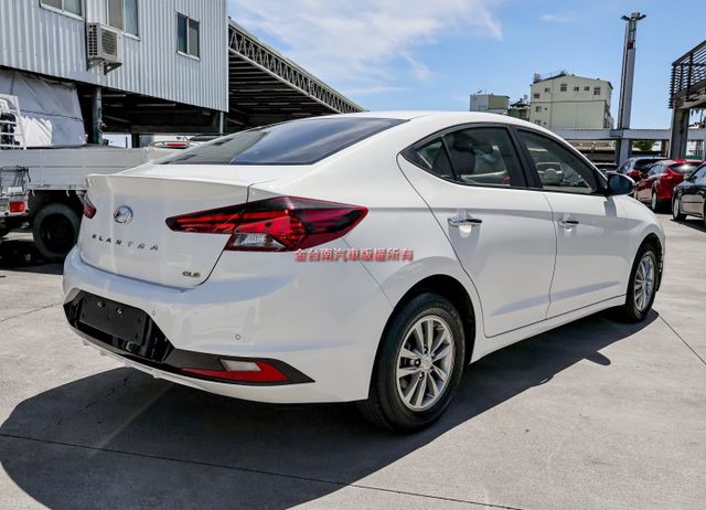 小改款 只跑3.2萬 ABS TCS 六安 一手車 里程保證 代步通勤最佳選擇!  第4張相片