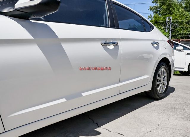 小改款 只跑3.2萬 ABS TCS 六安 一手車 里程保證 代步通勤最佳選擇!  第8張相片