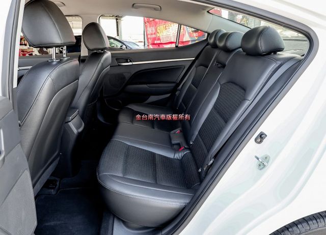 小改款 只跑3.2萬 ABS TCS 六安 一手車 里程保證 代步通勤最佳選擇!  第10張相片