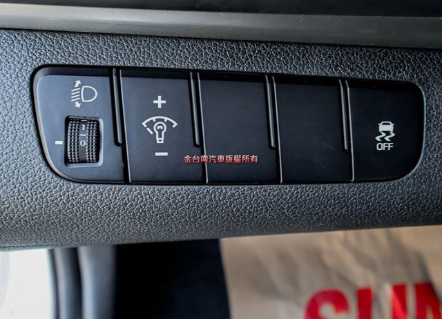小改款 只跑3.2萬 ABS TCS 六安 一手車 里程保證 代步通勤最佳選擇!  第13張相片