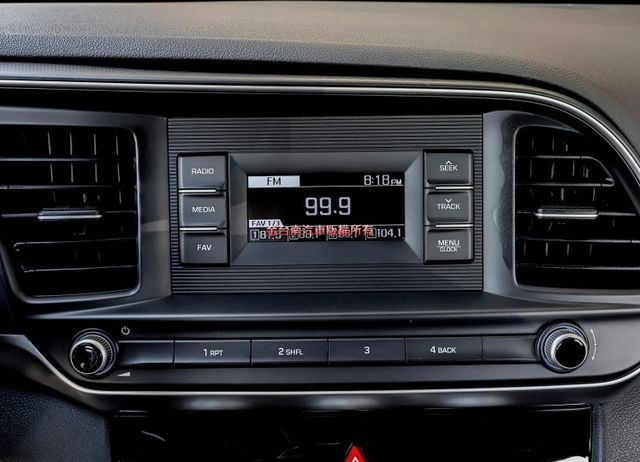 小改款 只跑3.2萬 ABS TCS 六安 一手車 里程保證 代步通勤最佳選擇!  第16張相片