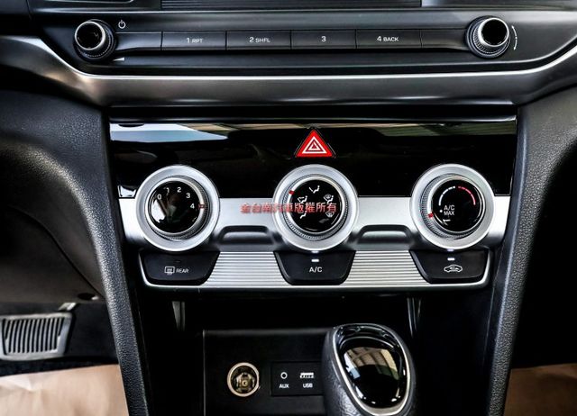 小改款 只跑3.2萬 ABS TCS 六安 一手車 里程保證 代步通勤最佳選擇!  第17張相片