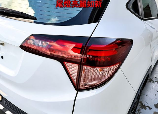 S頂級版 18年式 LED頭燈 原廠影音 NAVI 全車八安 一手車 少跑里程保證 可全貸 不用殺價就很便宜!  第8張相片