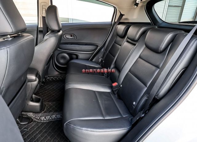 S頂級版 18年式 LED頭燈 原廠影音 NAVI 全車八安 一手車 少跑里程保證 可全貸 不用殺價就很便宜!  第11張相片