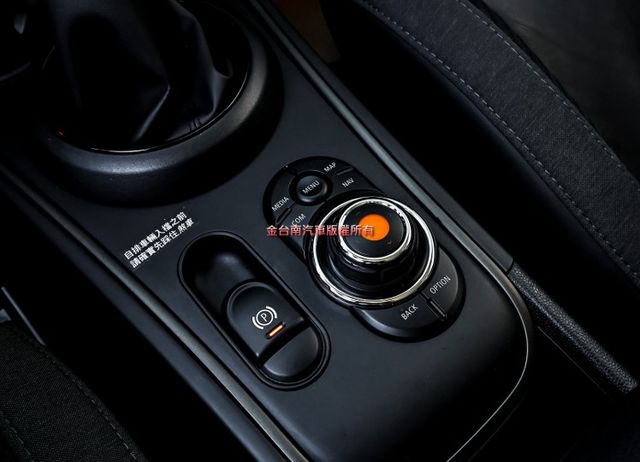 S版 2.0渦輪 192匹馬力 只跑5.7萬 里程保證 空力套件 雙電動椅 電動尾門 原廠影音 可全貸 不用殺價就很便宜  第18張相片