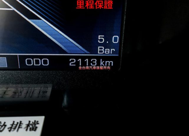 一手只跑兩千 原廠保養 全車原板件 六速自手排 雙軸電動尾門 AEB 車道偏離 重車級氣壓煞車 附全額發票 可全貸!  第15張相片