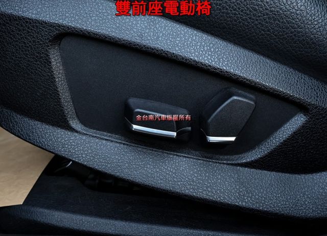 總代理 523i 一年只跑不到七千 全車原板件 天窗 雙電動椅 iKEY 雙區恆溫 204匹馬力 可全貸!  第10張相片