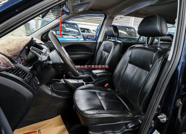 中冷 定速 ABS 雙安 倒車顯影 少跑里程保證 全車原板件 附全額發票 可全貸 不用殺價就很便宜!  第8張相片
