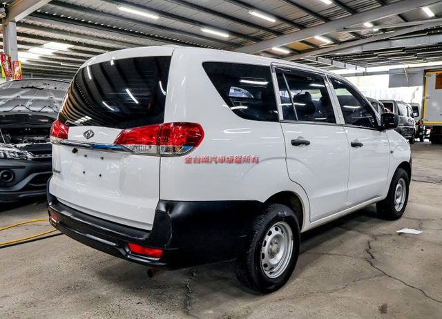 附全額發票 一手 全車原鈑件 ABS TCS 雙安 里程保證 打拼事業好幫手!  第4張相片