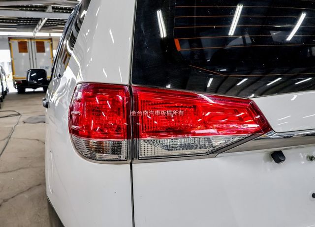 附全額發票 一手 全車原鈑件 ABS TCS 雙安 里程保證 打拼事業好幫手!  第8張相片