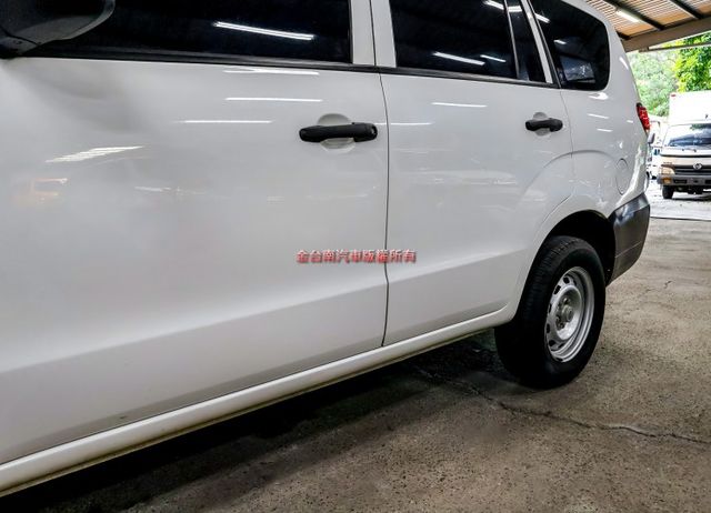 附全額發票 一手 全車原鈑件 ABS TCS 雙安 里程保證 打拼事業好幫手!  第9張相片