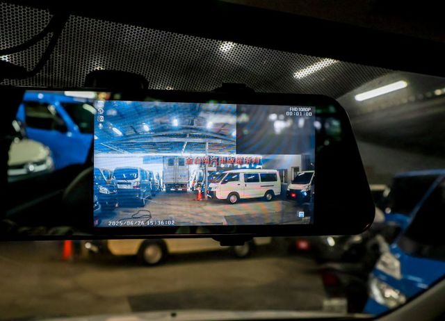 附全額發票 一手 全車原鈑件 ABS TCS 雙安 里程保證 打拼事業好幫手!  第16張相片