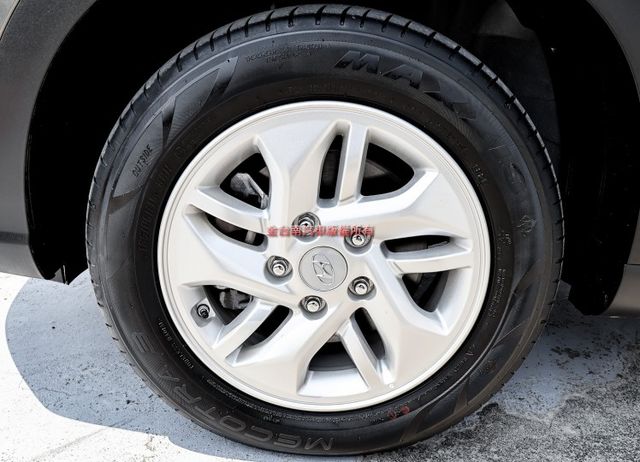 通勤代步好選擇 一手車 只跑3.9萬 原廠保養 車況超好 ABS TCS 原廠影音 全車六安 可全貸 不用殺價就很便宜!  第9張相片