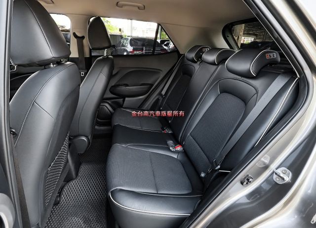 通勤代步好選擇 一手車 只跑3.9萬 原廠保養 車況超好 ABS TCS 原廠影音 全車六安 可全貸 不用殺價就很便宜!  第11張相片