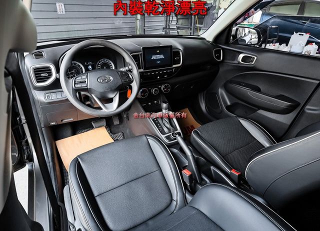 通勤代步好選擇 一手車 只跑3.9萬 原廠保養 車況超好 ABS TCS 原廠影音 全車六安 可全貸 不用殺價就很便宜!  第12張相片