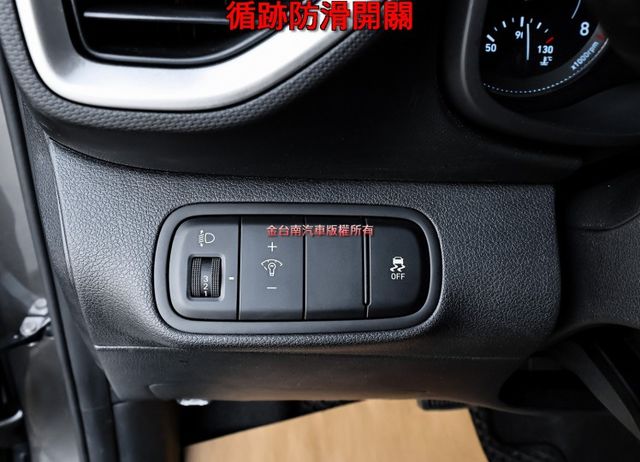 通勤代步好選擇 一手車 只跑3.9萬 原廠保養 車況超好 ABS TCS 原廠影音 全車六安 可全貸 不用殺價就很便宜!  第13張相片